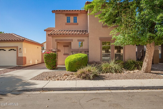 property at 2606 E Chester Dr