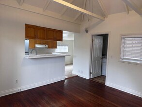 512 Carnelian St in Redondo Beach, CA - Building Photo - Building Photo