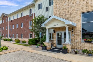 Fox Village Apartments in Menasha, WI - Building Photo