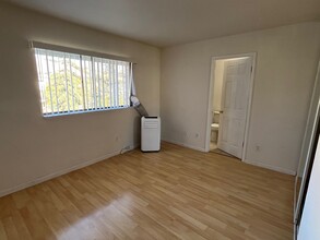 29300 Dixon St, Unit 304 in Hayward, CA - Building Photo - Building Photo