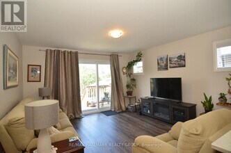 8009 Jeanne D'Arc Blvd N in Ottawa, ON - Building Photo - Building Photo