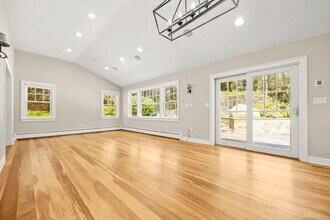 197 Deep Valley Rd in New Canaan, CT - Building Photo - Building Photo