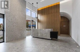 509 Dundas St W in Oakville, ON - Building Photo - Building Photo