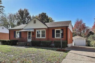 1465 W Duchesne Dr in Florissant, MO - Building Photo