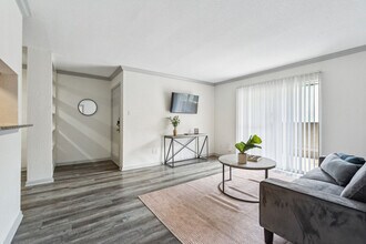 10225 Bissonnet St in Houston, TX - Building Photo - Building Photo