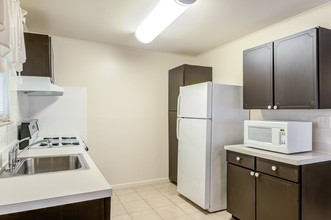 Wingate Apartments, LLC in Hamilton, NJ - Foto de edificio - Building Photo