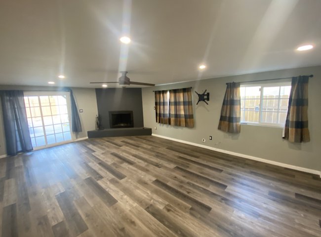 1810 Thelborn Way in San Diego, CA - Building Photo - Building Photo