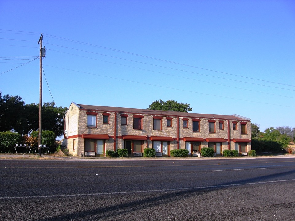 1307 Mineral Wells Hwy in Weatherford, TX - Foto de edificio