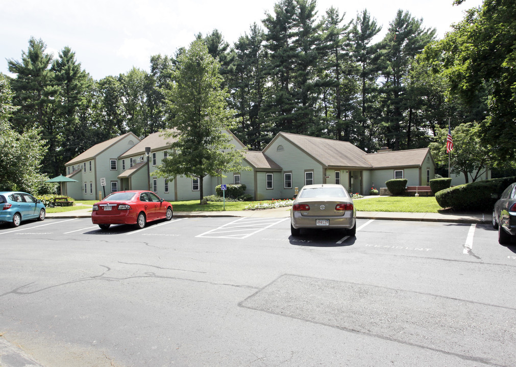 Elizabeth Brook Apartments in Stow, MA - Foto de edificio