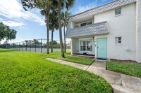 422 Blue Jay Ln in Satellite Beach, FL - Foto de edificio - Building Photo