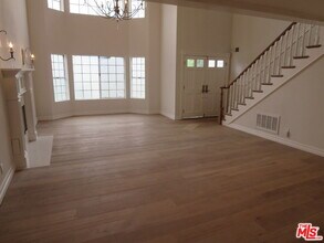 18232 Rosita St in Los Angeles, CA - Building Photo - Building Photo
