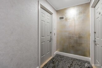 1 Spring St, Unit 1704 in New Brunswick, NJ - Building Photo - Building Photo