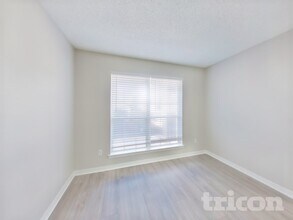 1267 Summit Oaks Dr E in Jacksonville, FL - Building Photo - Building Photo