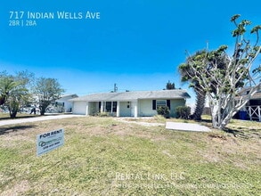717 Indian Wells Ave in Sun City Center, FL - Foto de edificio - Building Photo