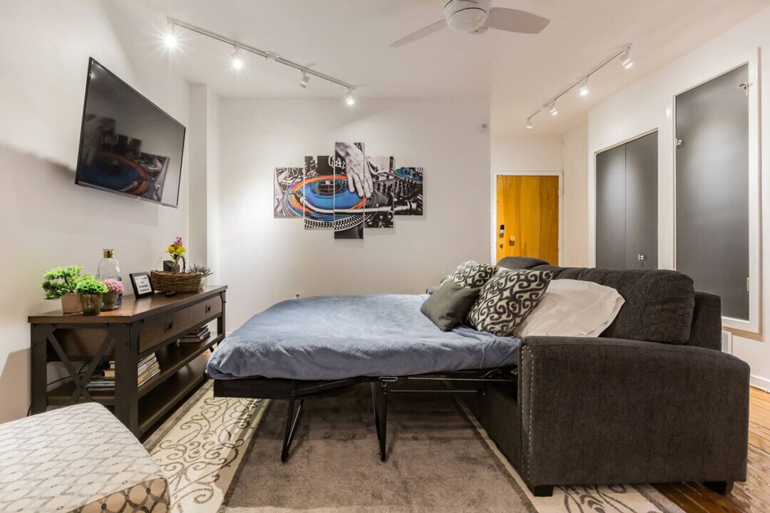 219 Vine St in Philadelphia, PA - Building Photo