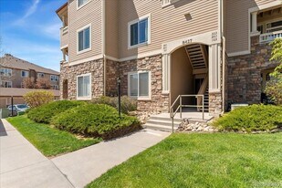 8427 S Hoyt Way, Unit 201 in Littleton, CO - Building Photo