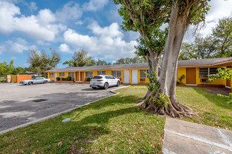 6224 Miramar Pkwy in Miramar, FL - Building Photo - Building Photo