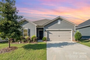 4502 Bright Rd in Charlotte, NC - Building Photo