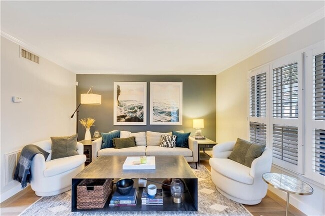 property at 10 Vista Square NW