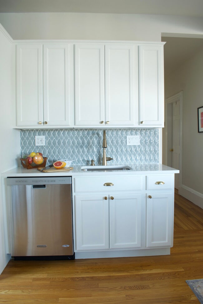 60 Weld Hill St, Unit 2 in Boston, MA - Building Photo - Building Photo