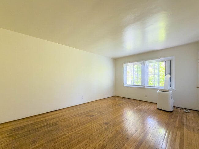 11926 Magnolia Blvd in Los Angeles, CA - Building Photo - Building Photo