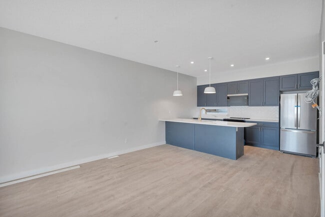 6166 Stinson Way NW in Edmonton, AB - Building Photo - Building Photo