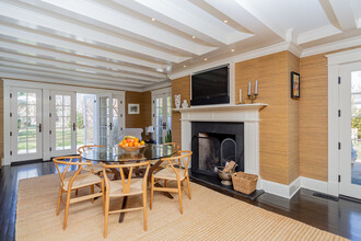 17 Wainscott Stone Road in Wainscott, NY - Building Photo - Building Photo