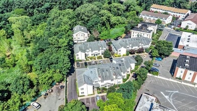 6 Selina Ct in Glen Cove, NY - Foto de edificio - Building Photo