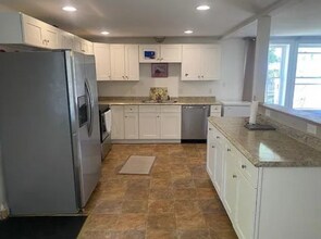 52 North Ave, Unit A in Sanford, ME - Building Photo - Building Photo