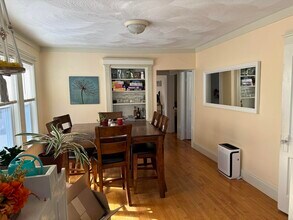 34 Woods Ave in Somerville, MA - Foto de edificio - Building Photo