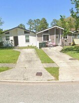 1077 Kusaie Dr in Jacksonville, FL - Building Photo
