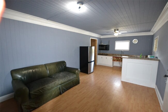 253 Old Groveton Rd in Onalaska, TX - Building Photo - Building Photo