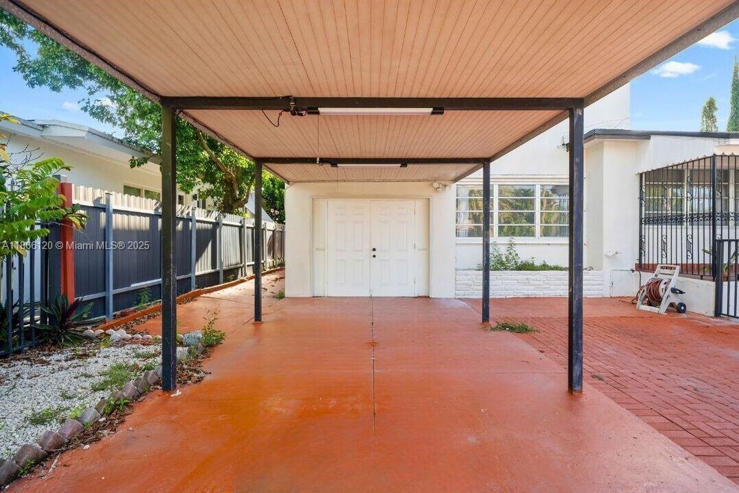 411 SW 34th Ave in Miami, FL - Building Photo