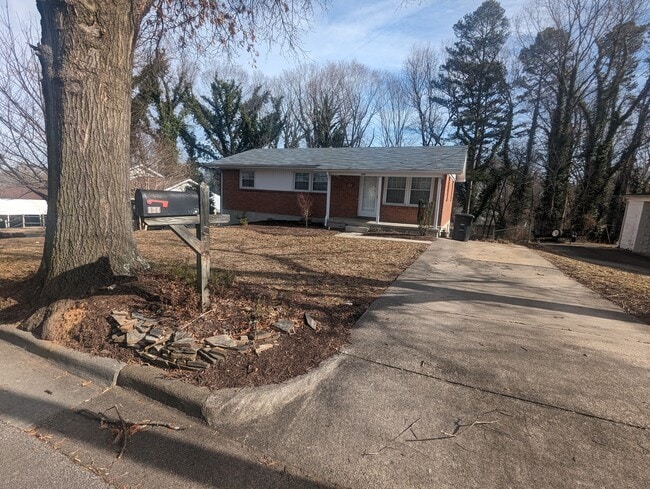 124 Rosemary Ln in Danville, VA - Building Photo - Building Photo