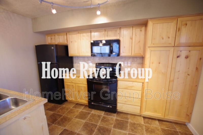 9129 W Brogan Dr in Boise, ID - Building Photo