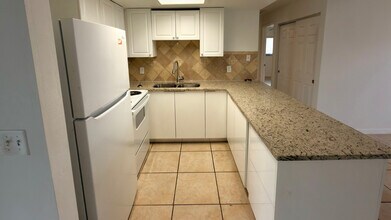 11470 Char Ann Dr in Ft. Myers, FL - Building Photo - Building Photo