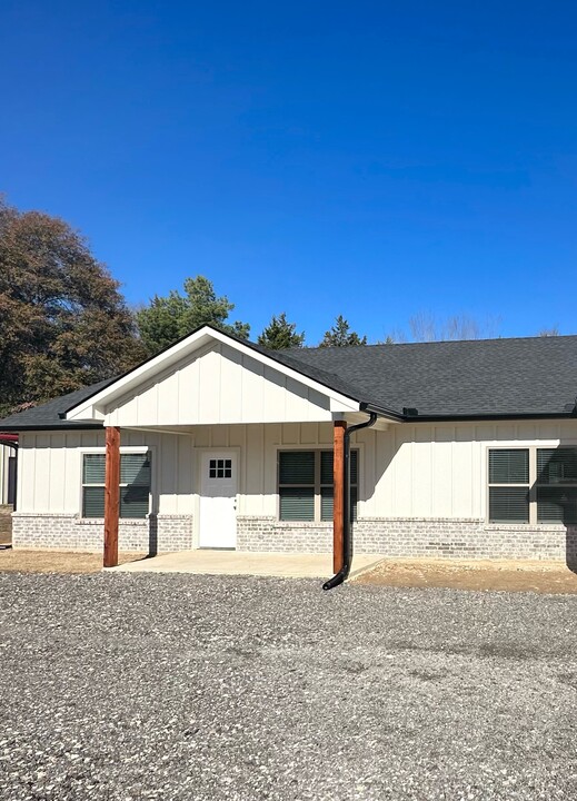 300 Private Rd 8419 in Van, TX - Building Photo