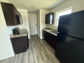 330 Glenbrook in San Antonio, TX - Building Photo - Building Photo