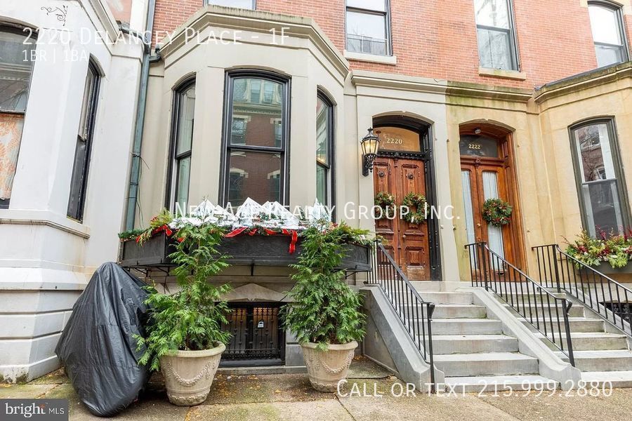 2220 Delancey Pl in Philadelphia, PA - Building Photo