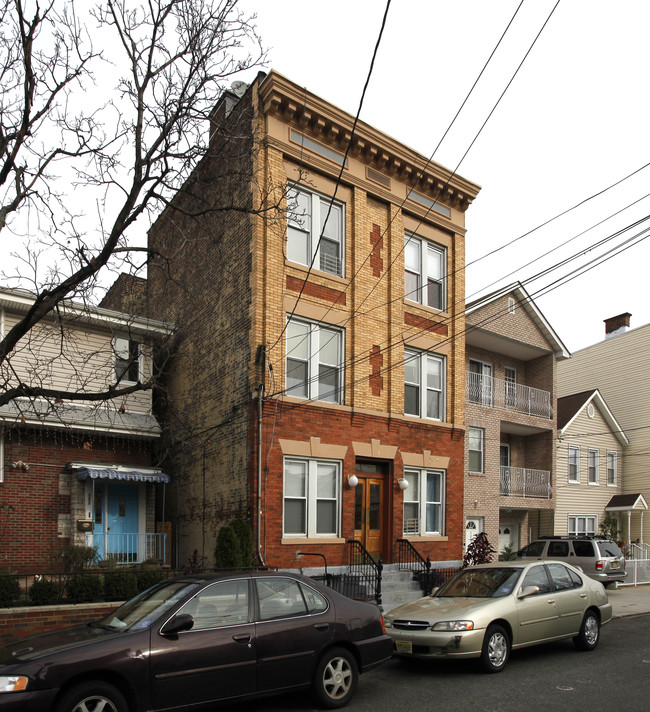 150 St Pauls Ave in Jersey City, NJ - Building Photo - Building Photo