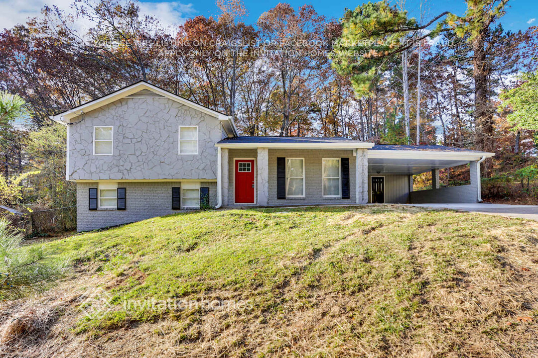 2479 Enon Rd in Atlanta, GA - Building Photo
