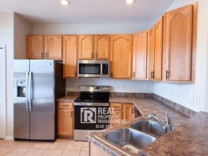 2047 Park Crescent Dr in Land O Lakes, FL - Building Photo - Building Photo