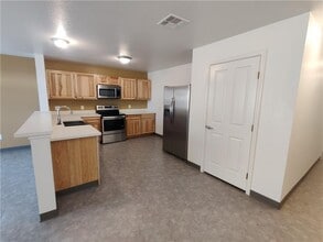 702 W 6th St in Taylor, TX - Foto de edificio - Building Photo