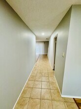 9250 Ridge Path, Unit 302 in San Antonio, TX - Building Photo - Building Photo