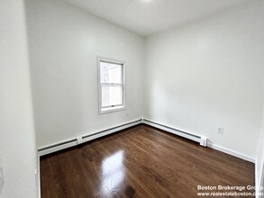 269 Bolton St, Unit 2B in Boston, MA - Building Photo - Building Photo