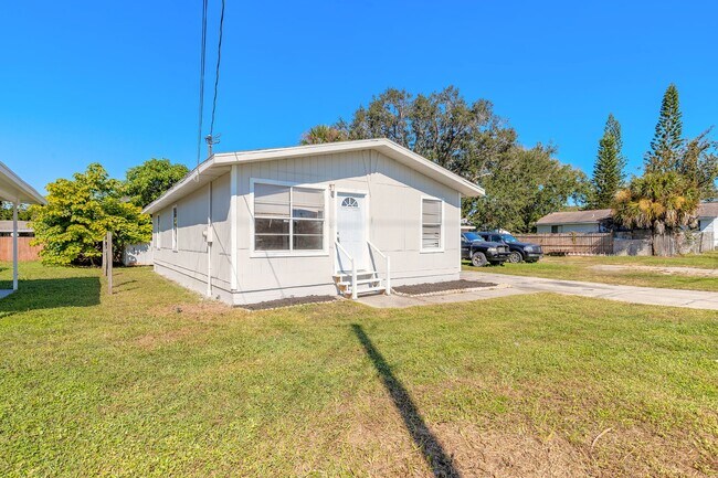 608 Walker St in Daytona Beach, FL - Building Photo - Building Photo