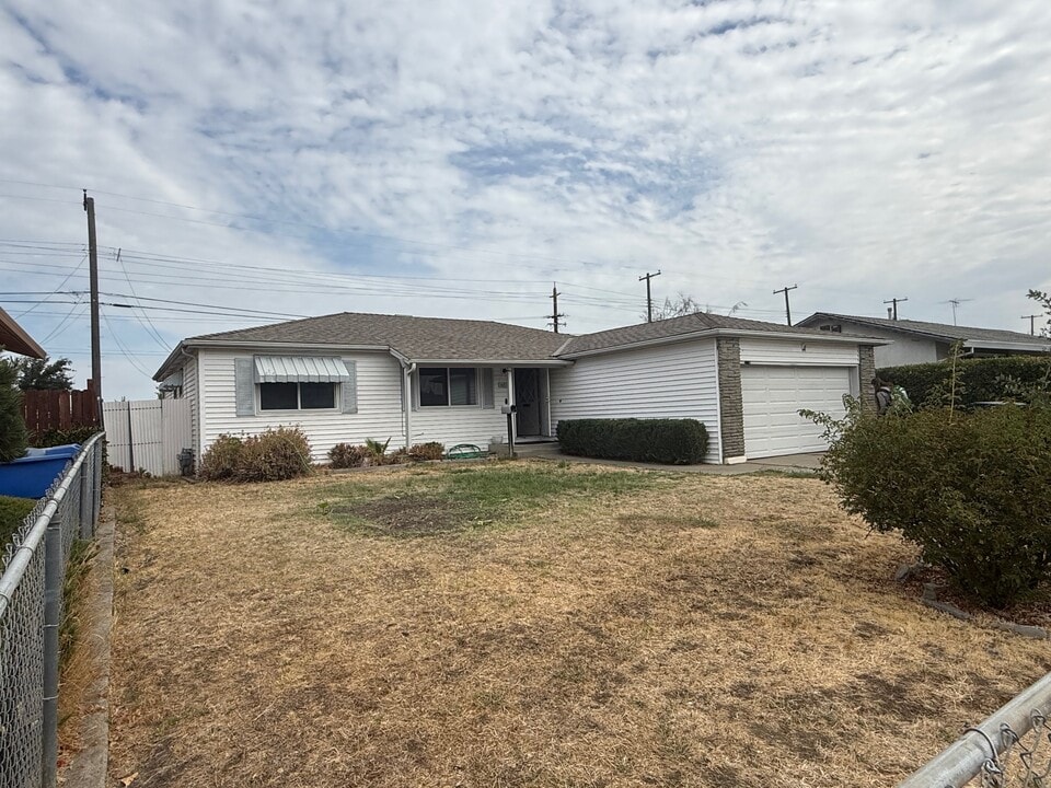 1657 Ferran Ave in Sacramento, CA - Building Photo