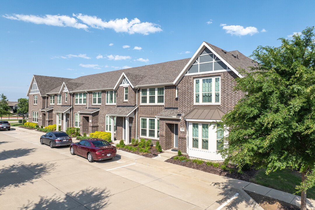 Silverado Townhomes in McKinney, TX - Foto de edificio