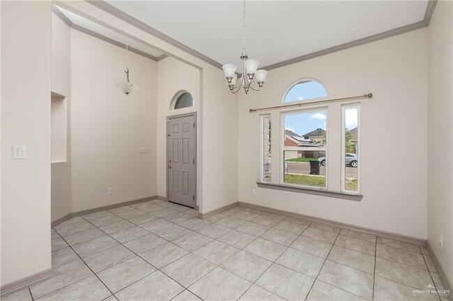 2205 Primrose Dr in Weslaco, TX - Building Photo - Building Photo