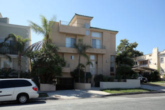 4742 Elmwood Ave in Los Angeles, CA - Foto de edificio - Building Photo